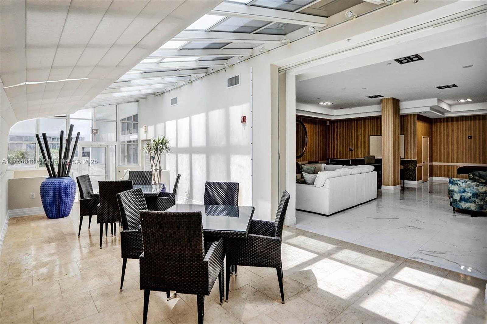 Small Image of 6917 COLLINS AVE #PH 1, Miami Beach Number 45