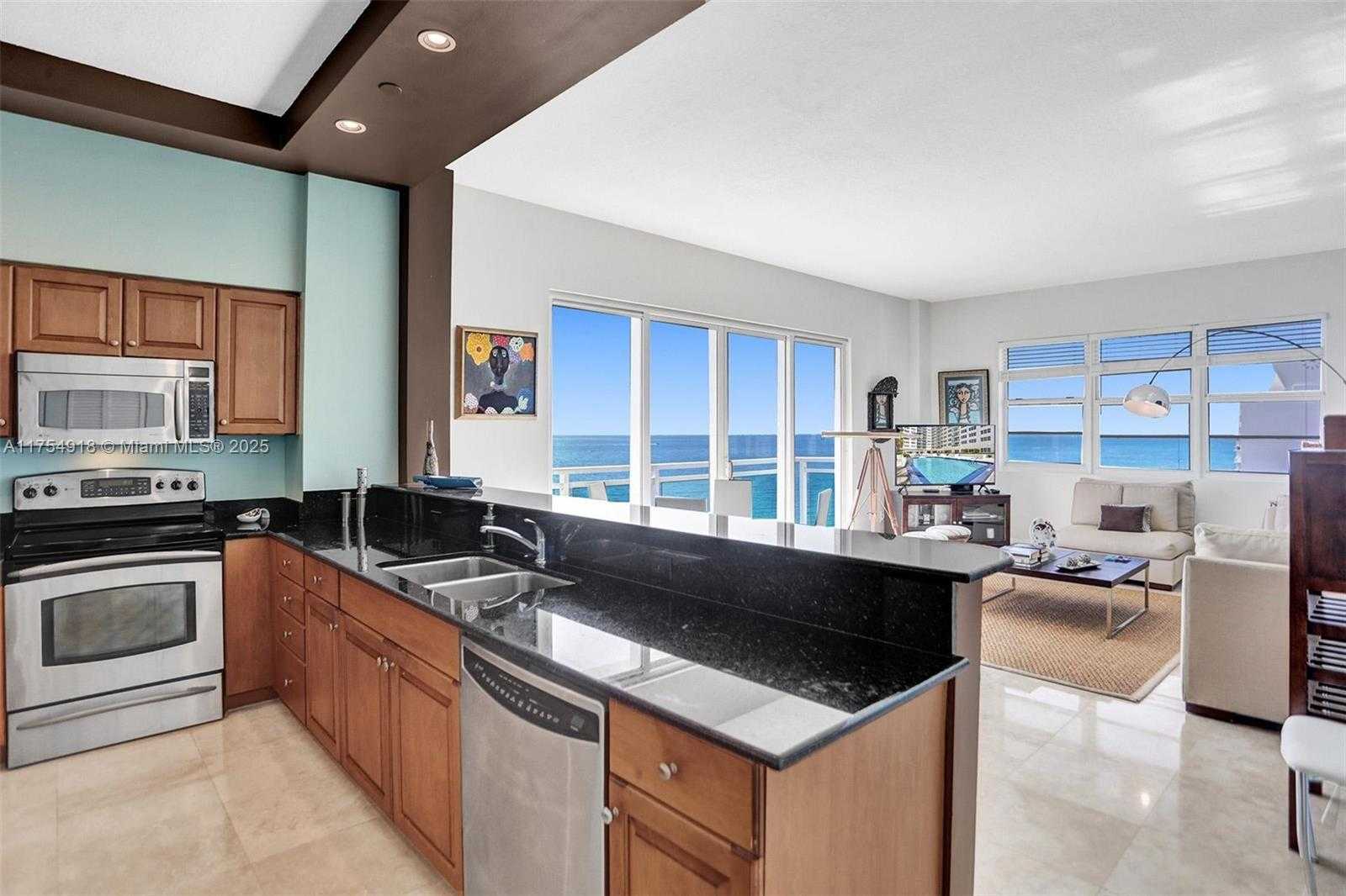 Small Image of 6917 COLLINS AVE #PH 1, Miami Beach Number 9