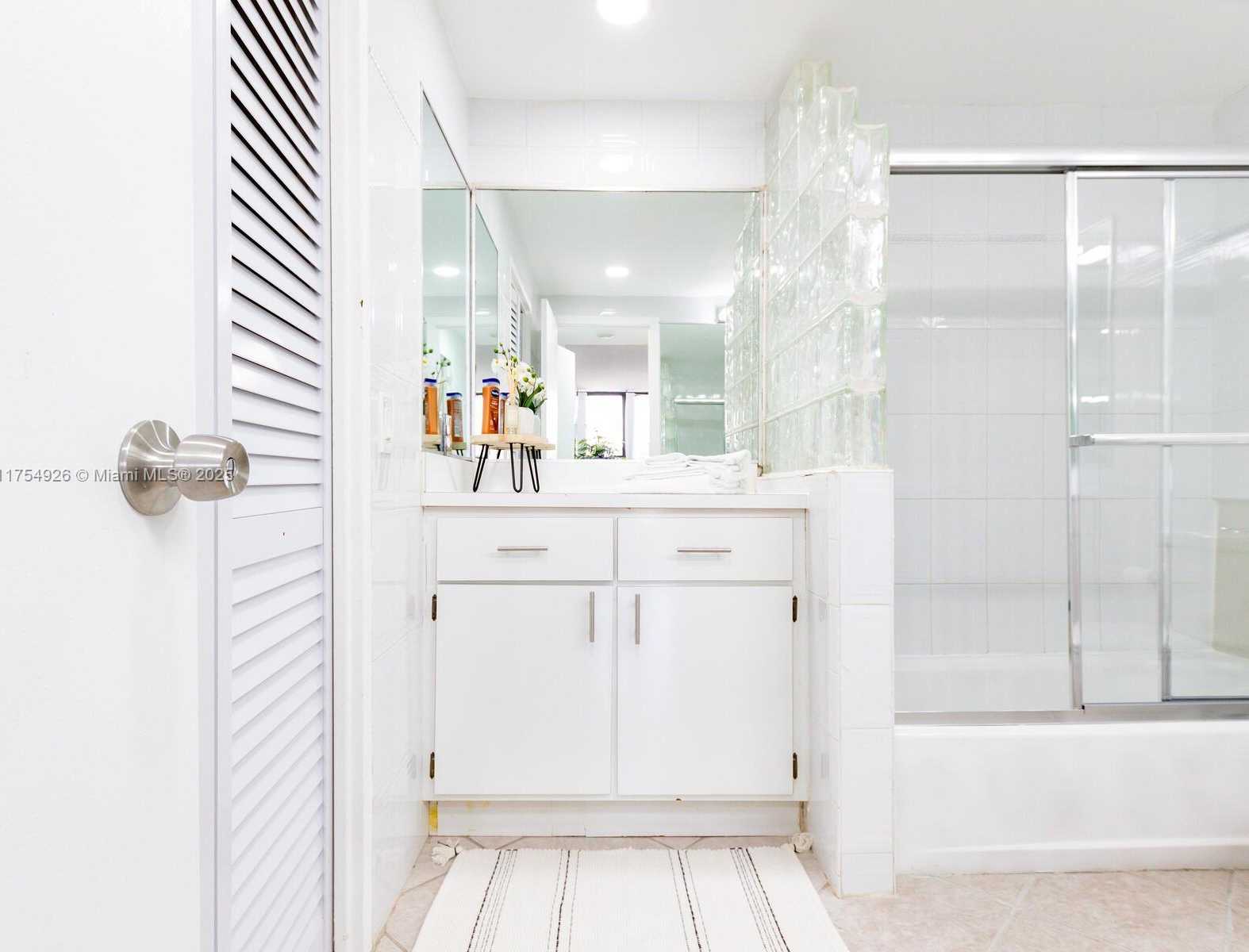 Small Image of 3505 SOUTH OCEAN DR #305, Hollywood Number 24