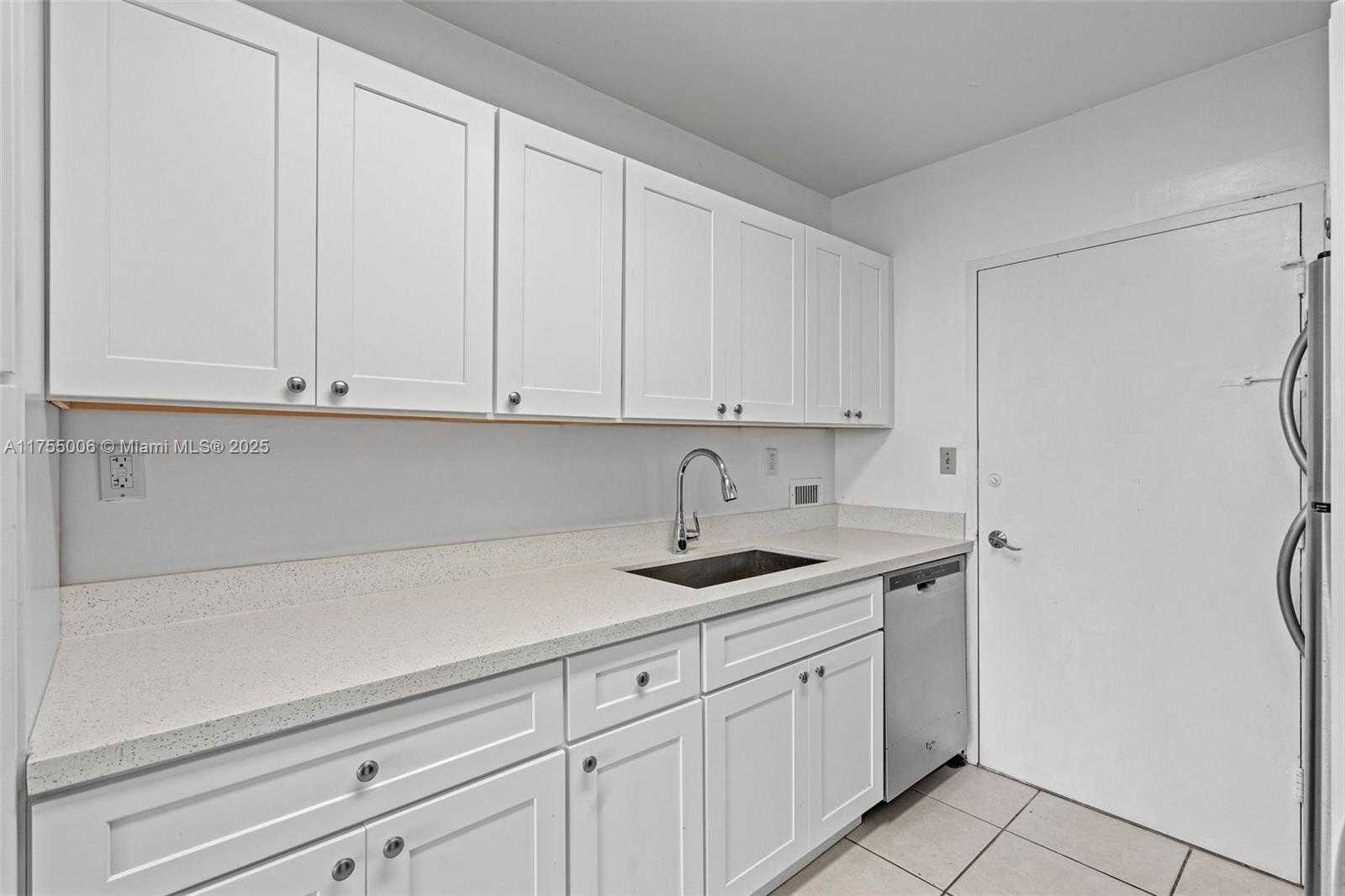 Small Image of 5401 COLLINS AVE #1114, Miami Beach Number 20