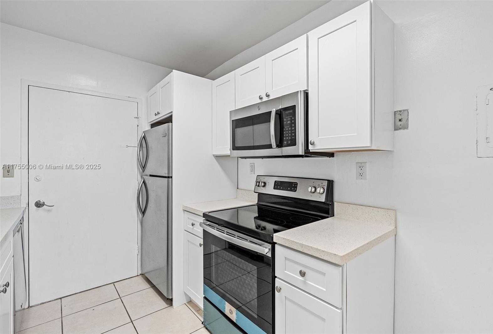 Small Image of 5401 COLLINS AVE #1114, Miami Beach Number 21