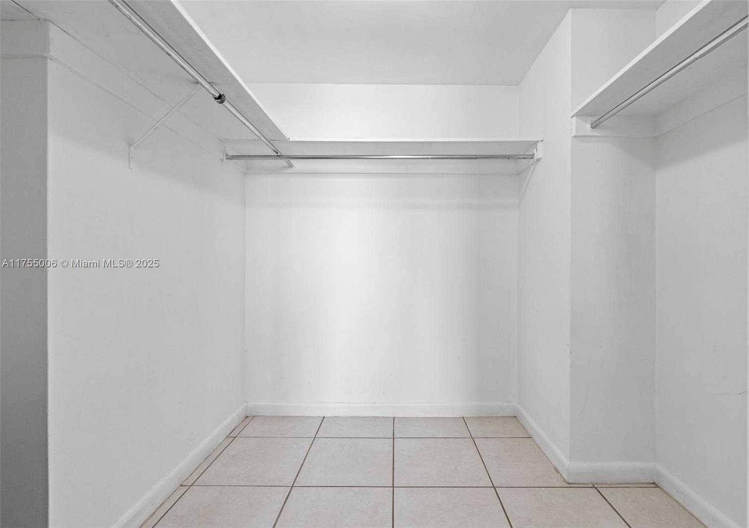 Small Image of 5401 COLLINS AVE #1114, Miami Beach Number 27
