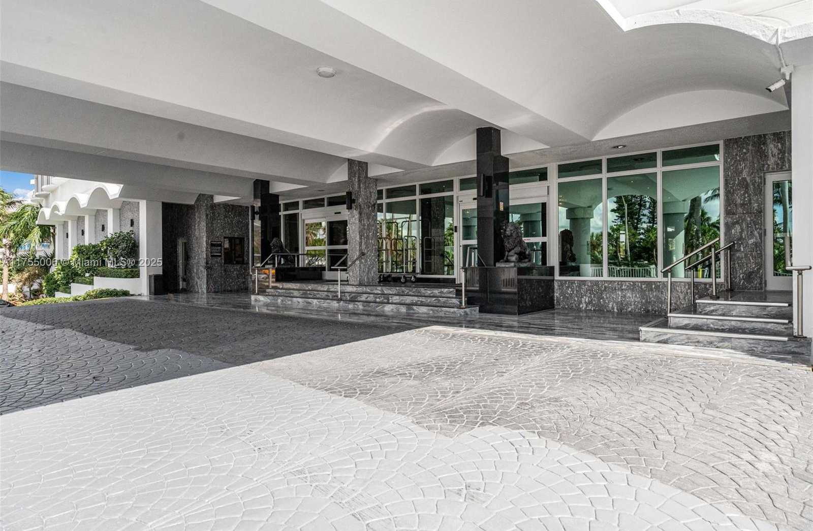 Small Image of 5401 COLLINS AVE #1114, Miami Beach Number 7