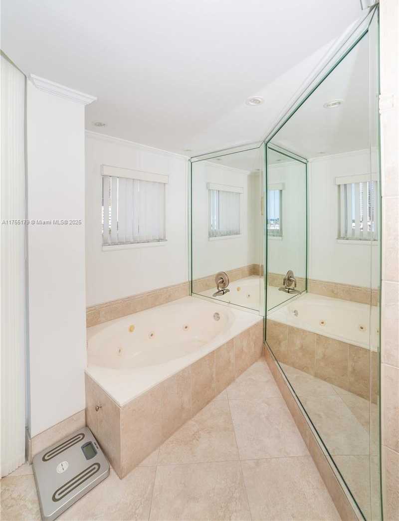 Small Image of 18000 NORTH BAY RD #602, Sunny Isles Beach Number 15
