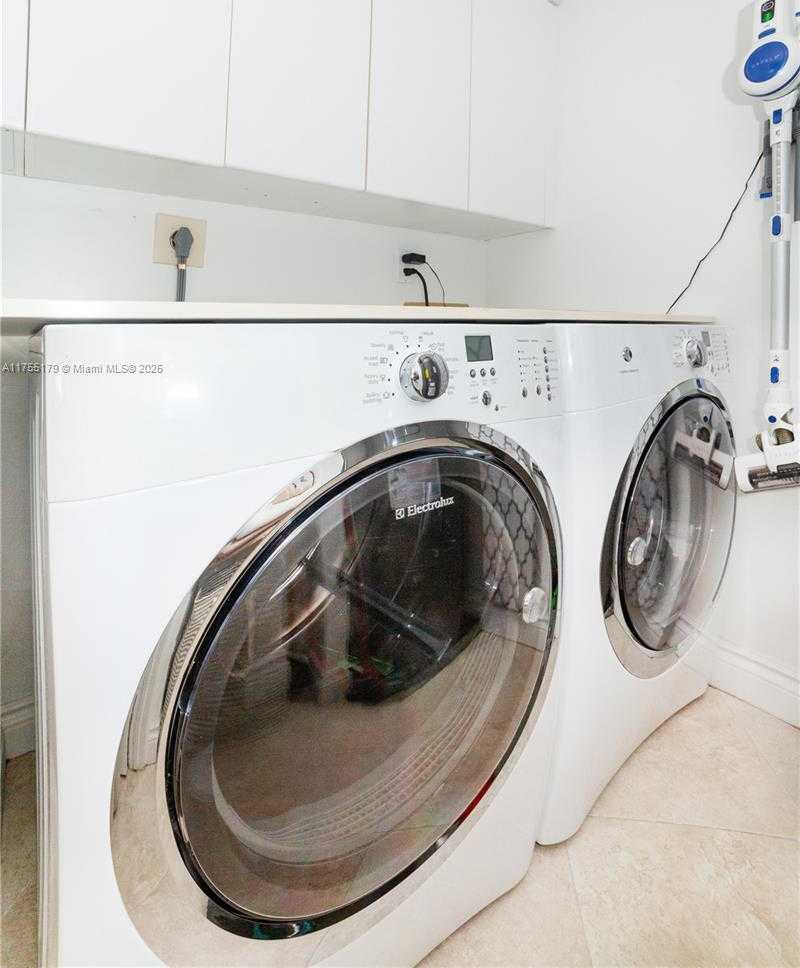 Small Image of 18000 NORTH BAY RD #602, Sunny Isles Beach Number 25