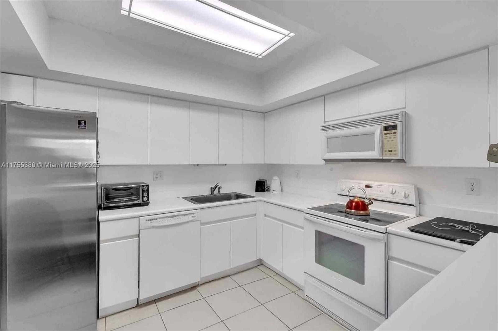 Small Image of 9455 COLLINS AVE #PH-10, Surfside Number 6