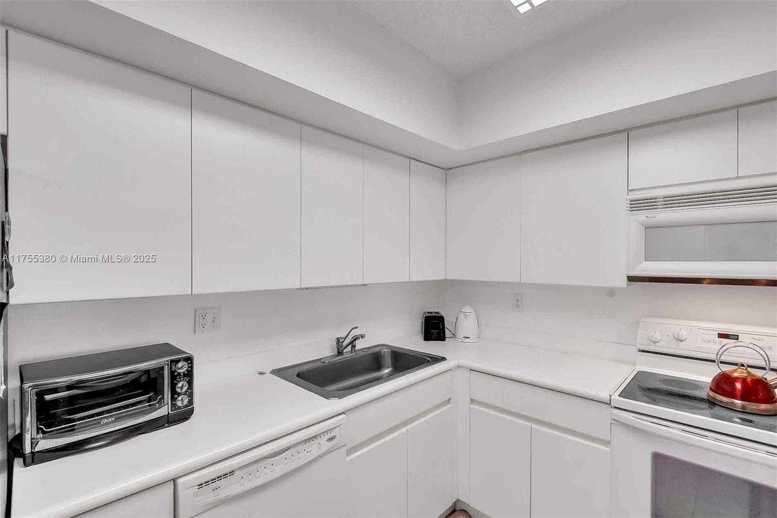 Small Image of 9455 COLLINS AVE #PH-10, Surfside Number 7
