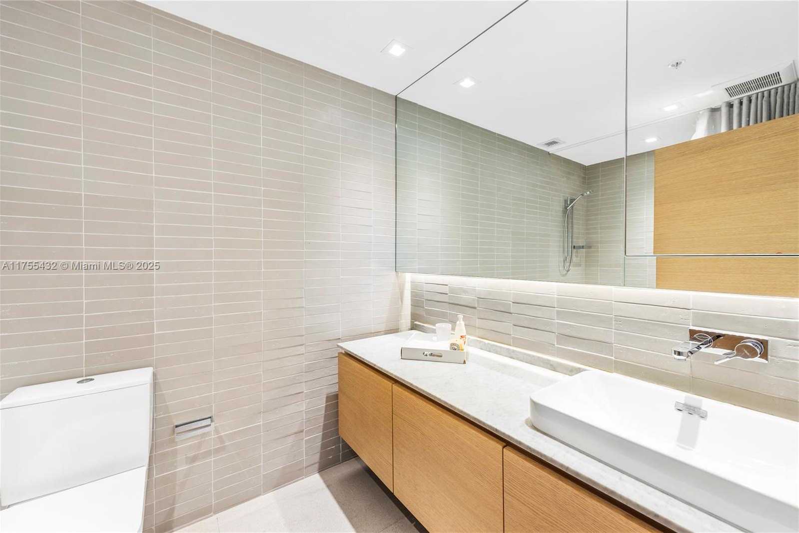 Small Image of 848 BRICKELL KEY DR #2701, Miami Number 37