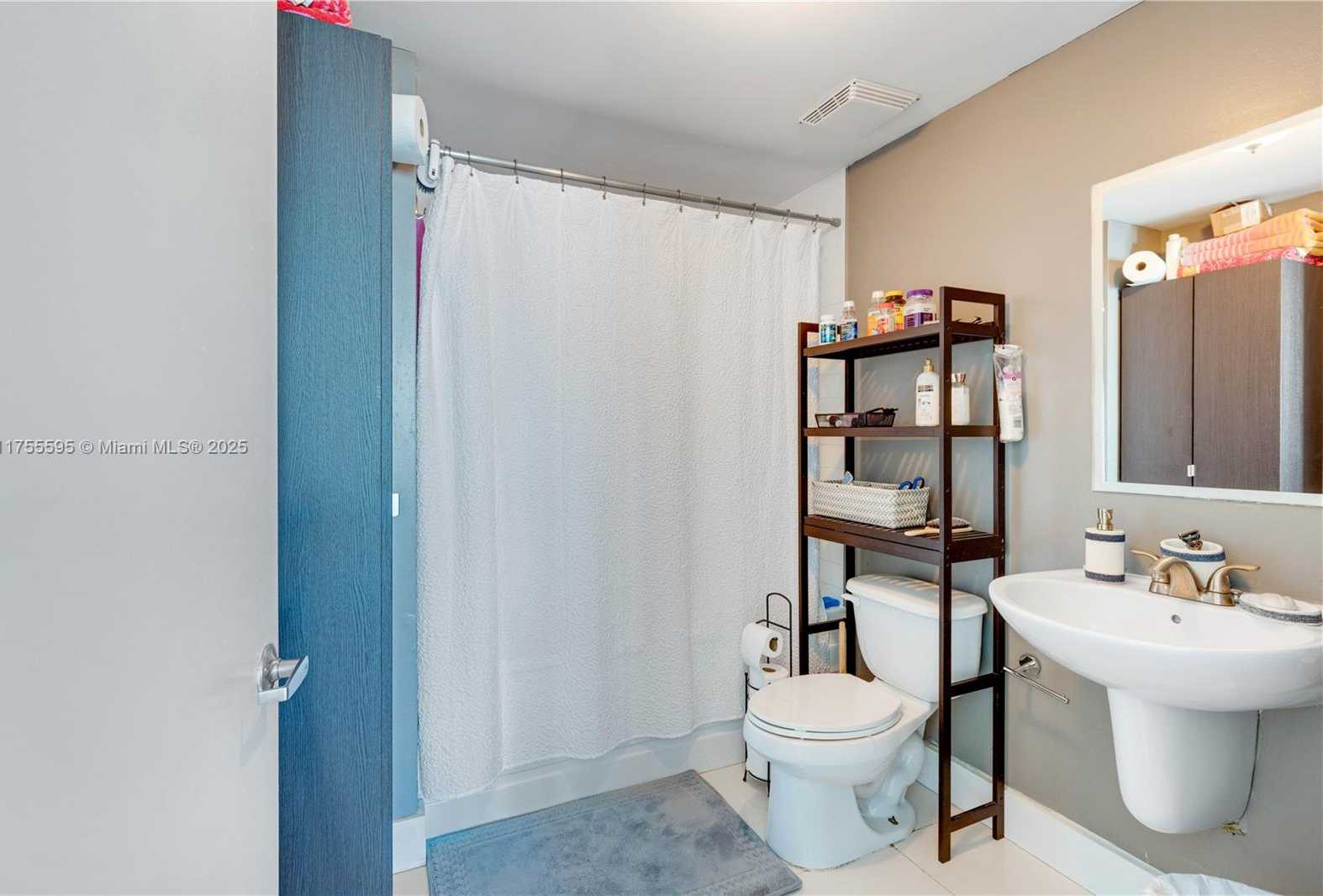 Small Image of 690 SOUTH WEST 1ST CT #2308, Miami Number 19