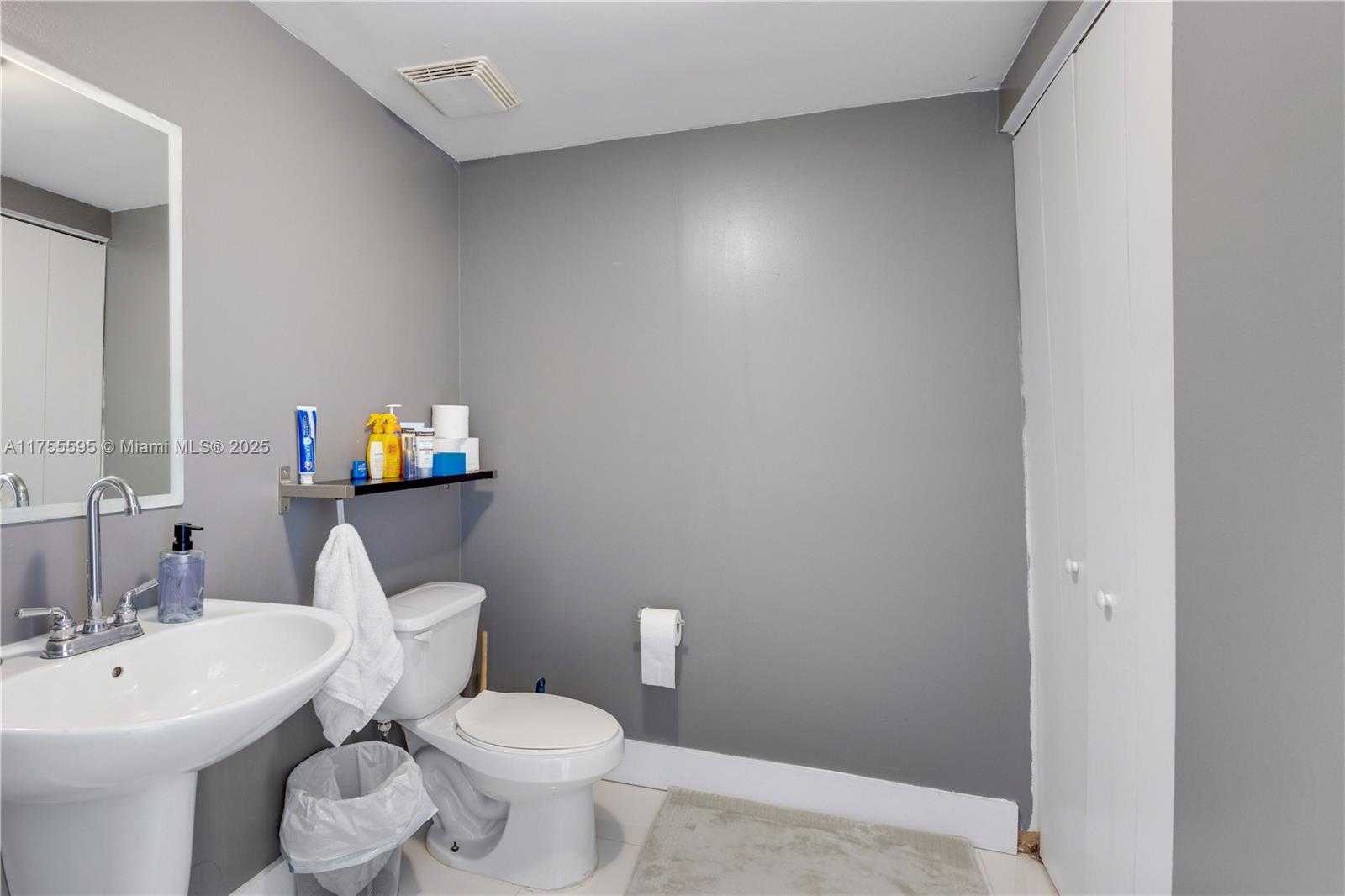 Small Image of 690 SOUTH WEST 1ST CT #2308, Miami Number 20