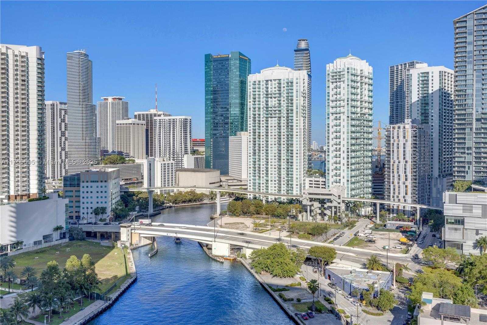 Small Image of 690 SOUTH WEST 1ST CT #2308, Miami Number 25