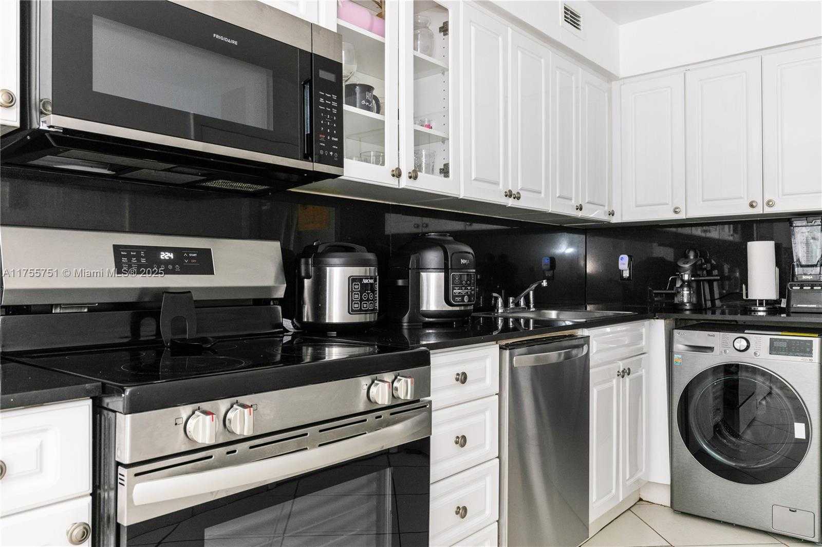 Small Image of 6770 INDIAN CREEK DR #7A, Miami Beach Number 10
