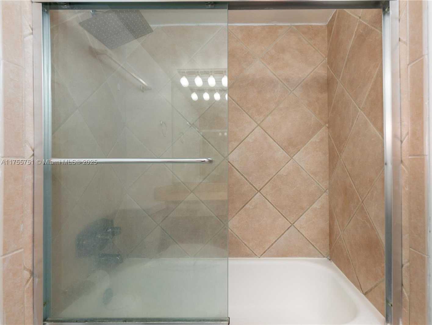 Small Image of 6770 INDIAN CREEK DR #7A, Miami Beach Number 15