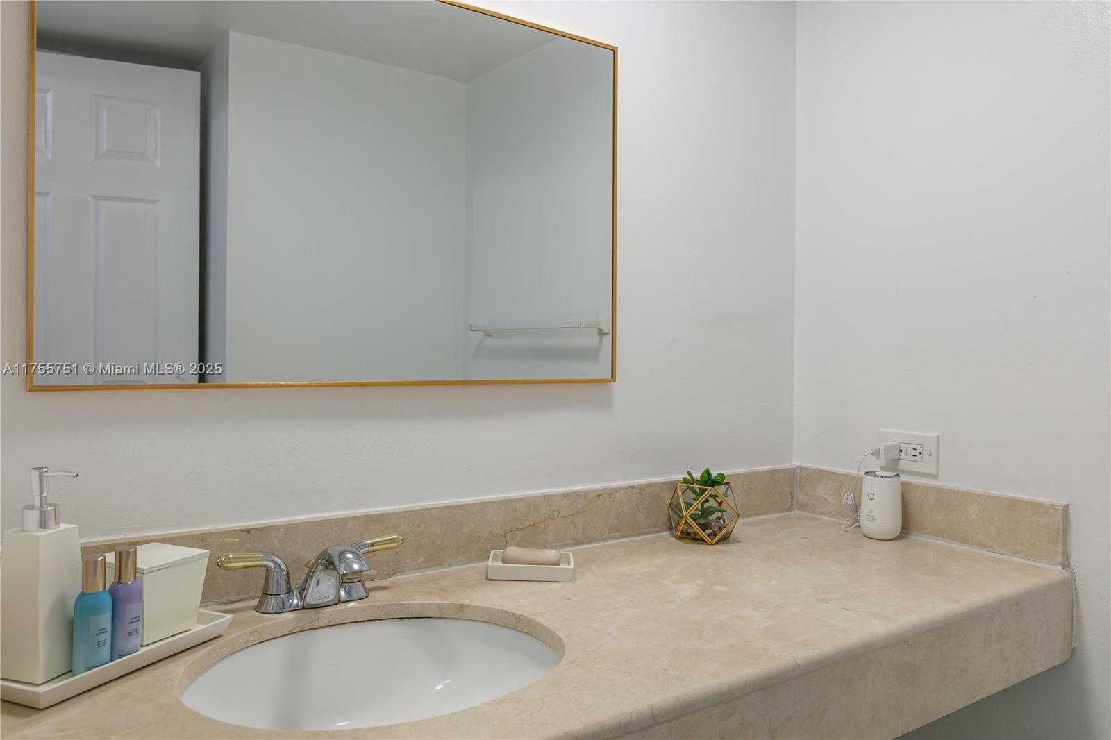 Small Image of 6770 INDIAN CREEK DR #7A, Miami Beach Number 17