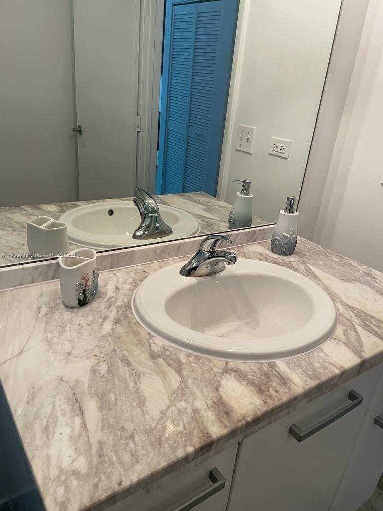 Small Image of 244 BISCAYNE BLVD #246, Miami Number 8