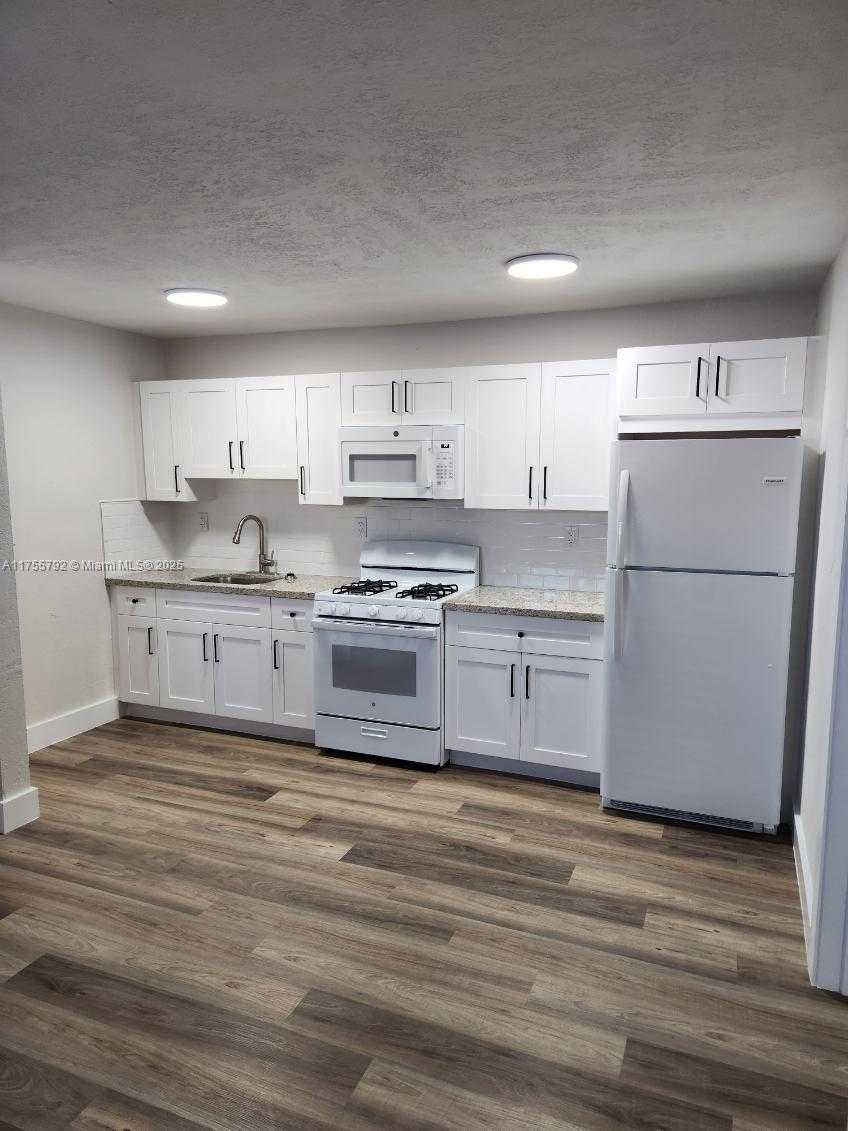 Small Image of 25 WEST 6TH ST #25, Hialeah Number 2