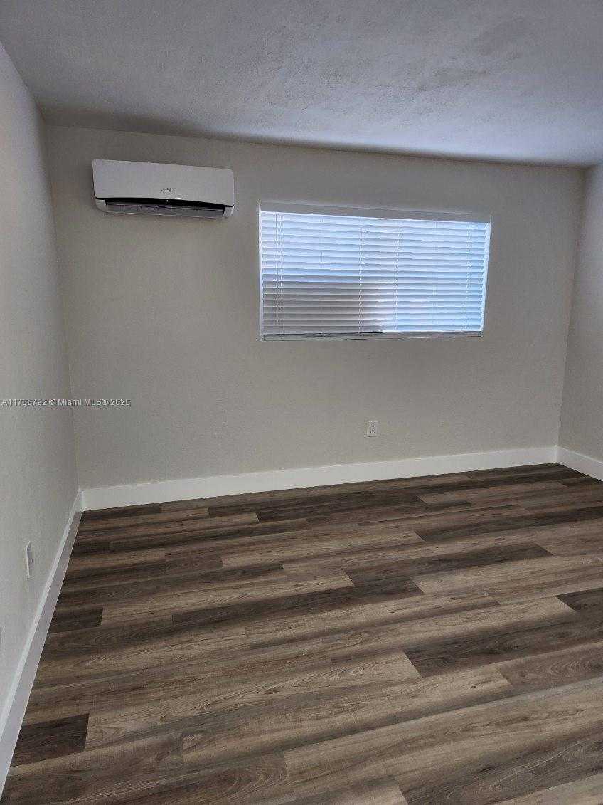 Small Image of 25 WEST 6TH ST #25, Hialeah Number 4