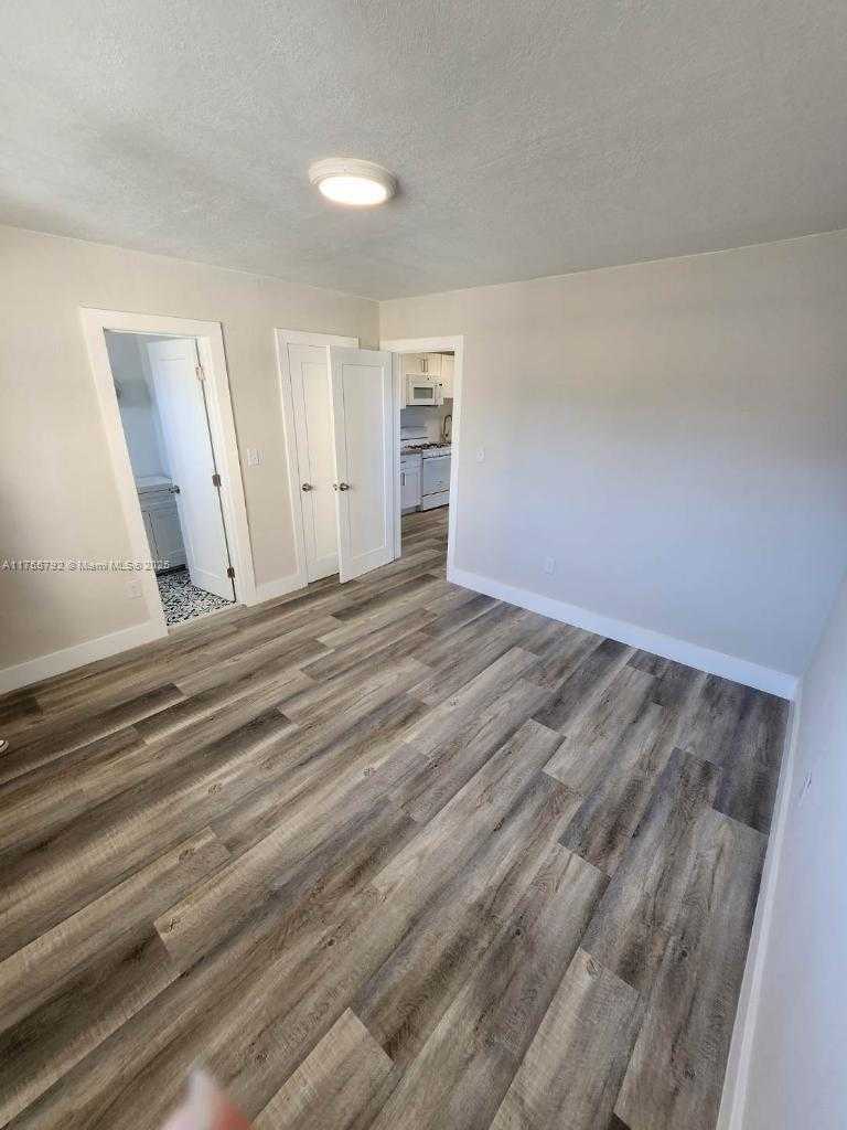 Small Image of 25 WEST 6TH ST #25, Hialeah Number 5