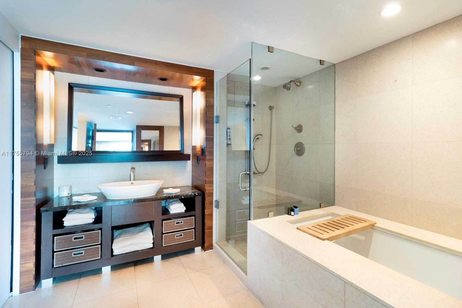 Small Image of 6801 COLLINS AVE #414, Miami Beach Number 15