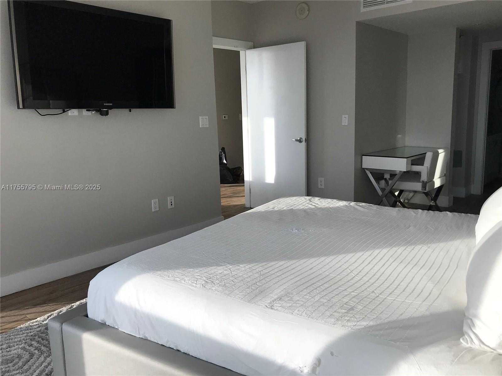 Small Image of 1750 NORTH BAYSHORE DR #3014, Miami Number 14