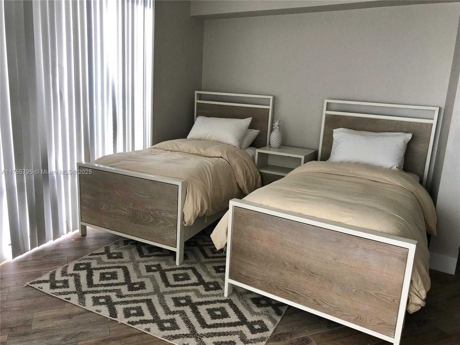 Small Image of 1750 NORTH BAYSHORE DR #3014, Miami Number 4