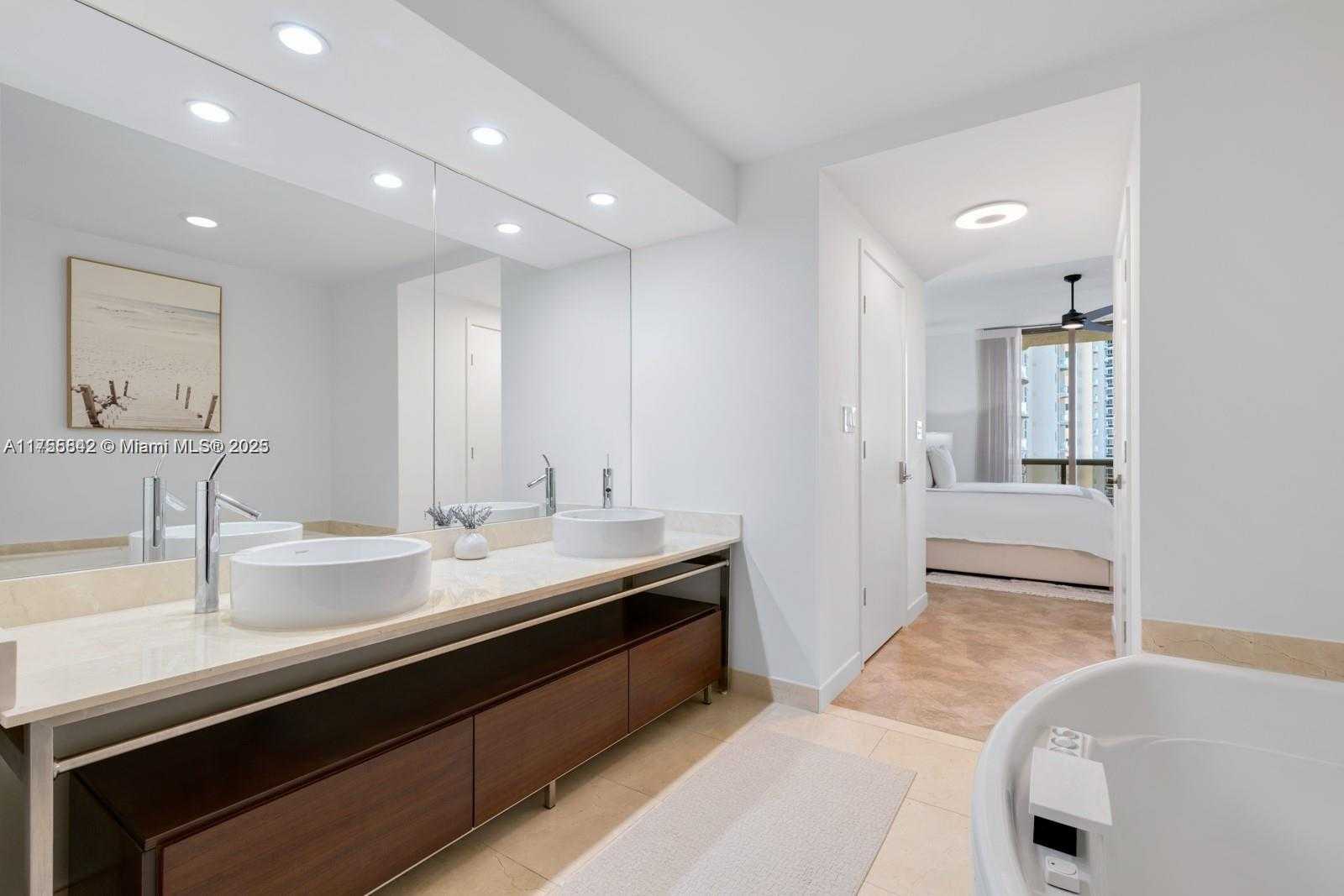 Small Image of 16275 #2004, Sunny Isles Beach Number 14