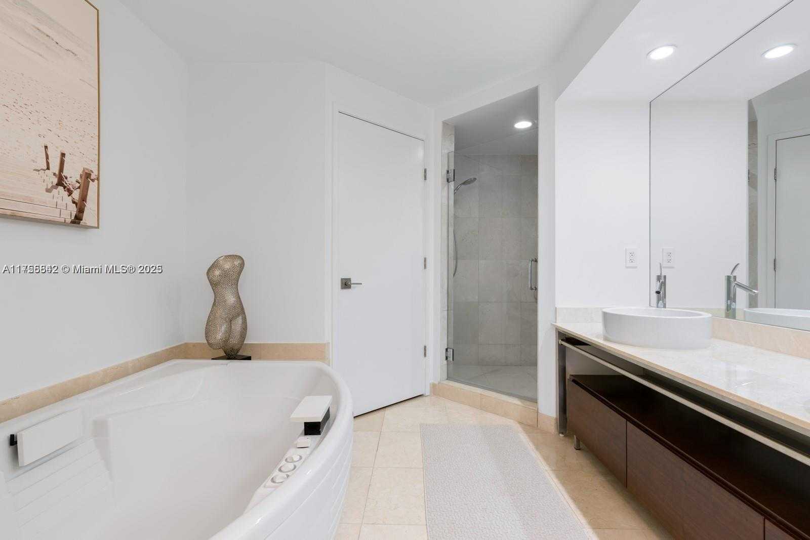 Small Image of 16275 #2004, Sunny Isles Beach Number 15