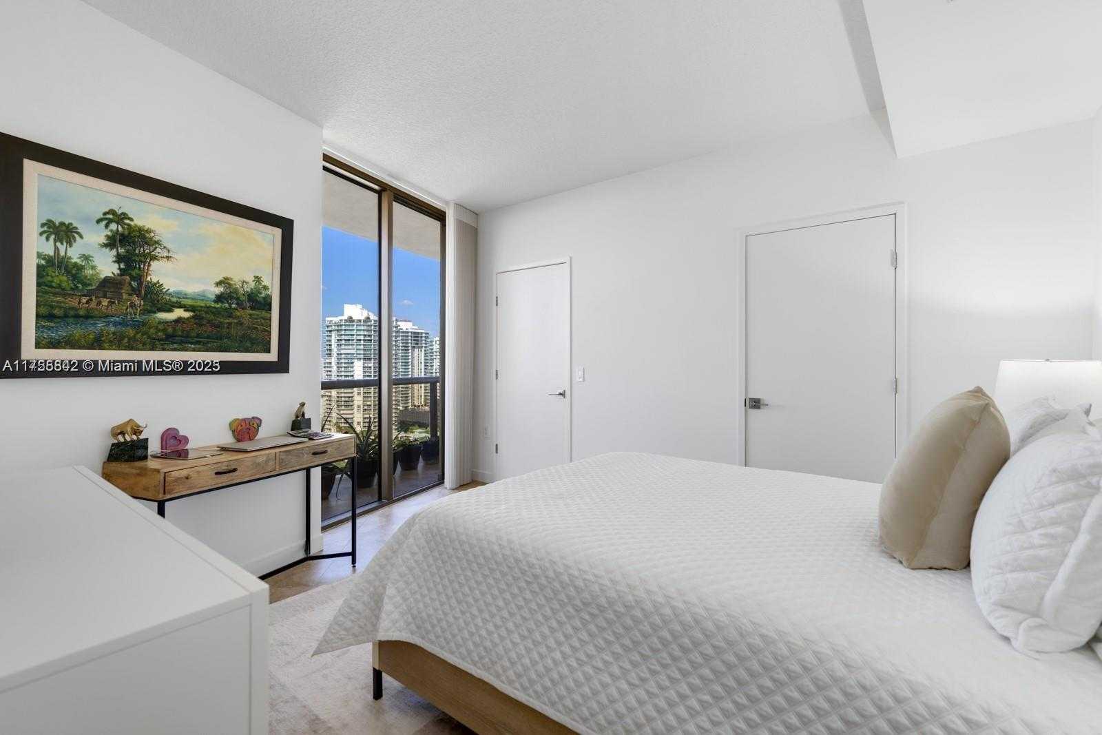 Small Image of 16275 #2004, Sunny Isles Beach Number 18