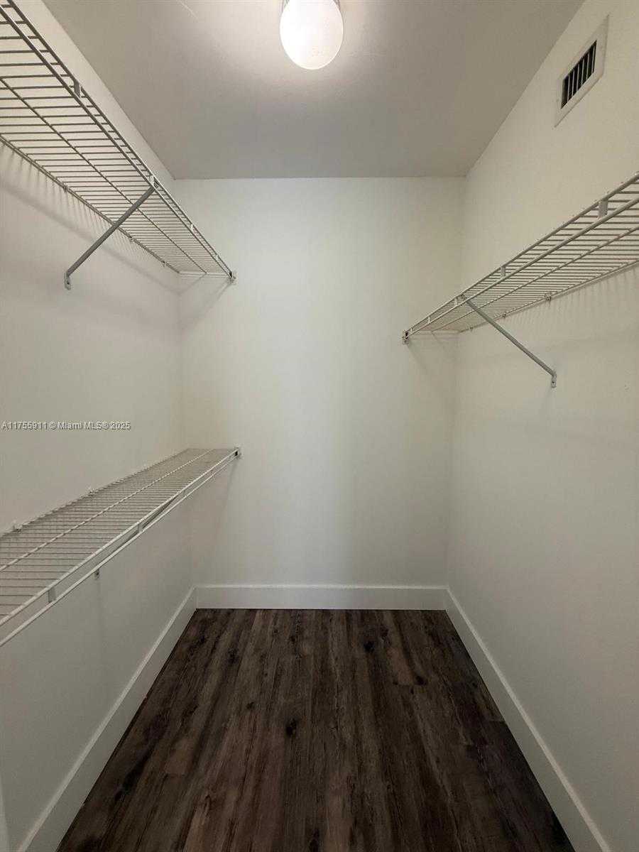 Small Image of 8120 GENEVA CT #255, Doral Number 10