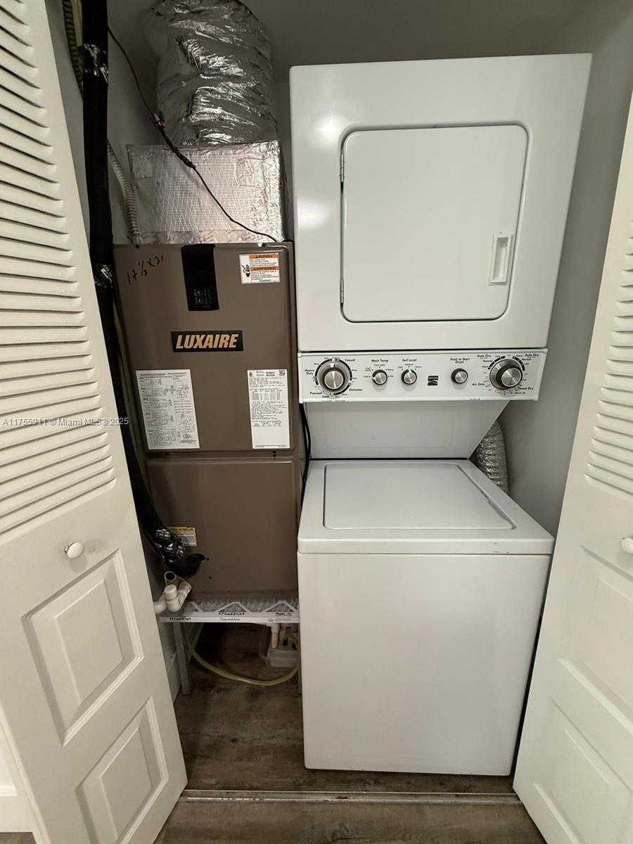 Small Image of 8120 GENEVA CT #255, Doral Number 11