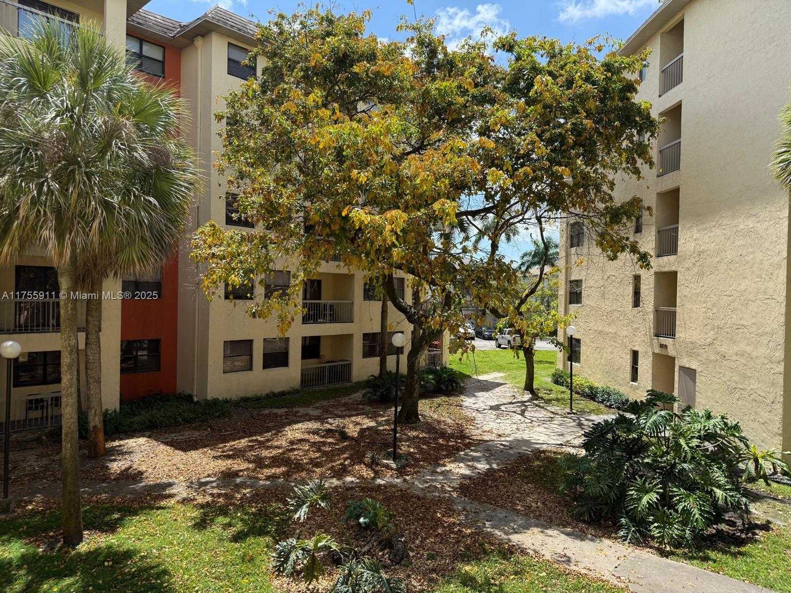 Small Image of 8120 GENEVA CT #255, Doral Number 12