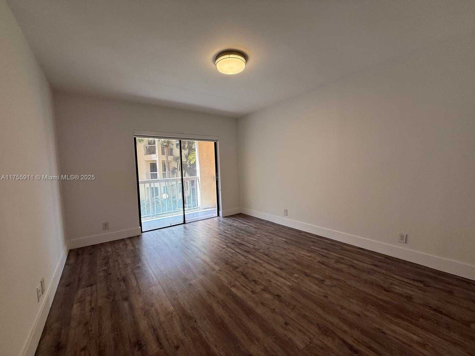 Small Image of 8120 GENEVA CT #255, Doral Number 13