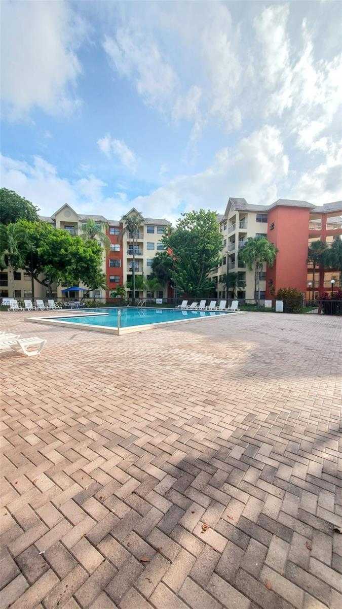 Small Image of 8120 GENEVA CT #255, Doral Number 15