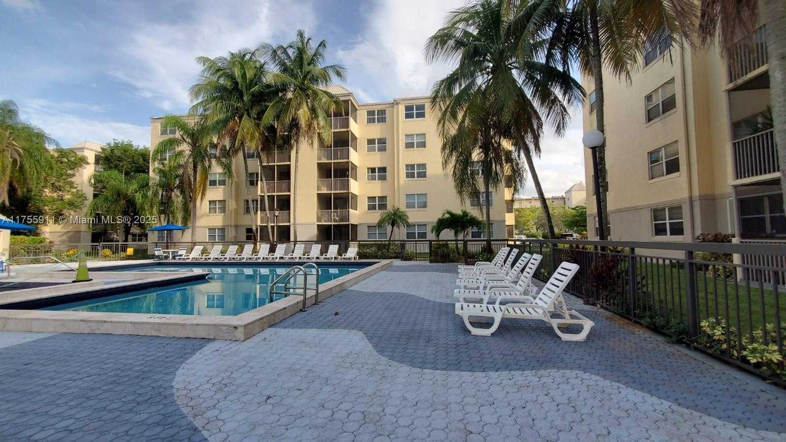 Small Image of 8120 GENEVA CT #255, Doral Number 17