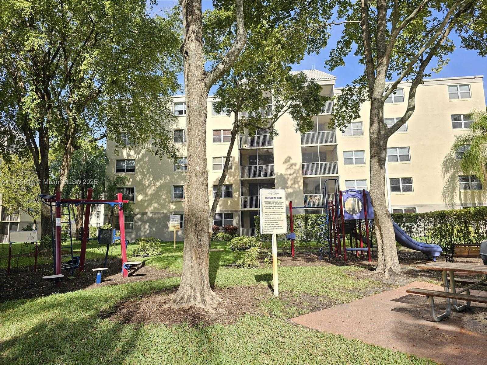 Small Image of 8120 GENEVA CT #255, Doral Number 20