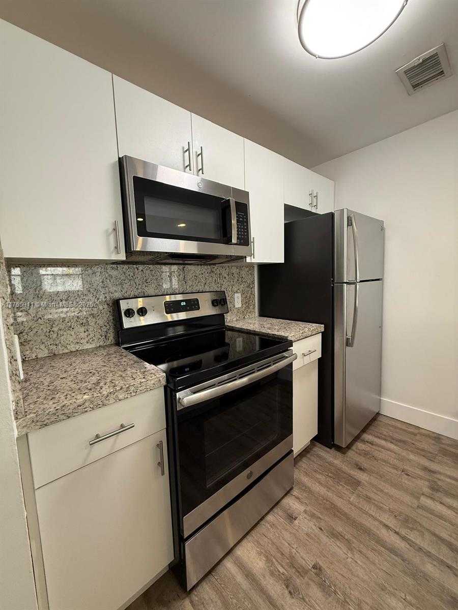 Small Image of 8120 GENEVA CT #255, Doral Number 4