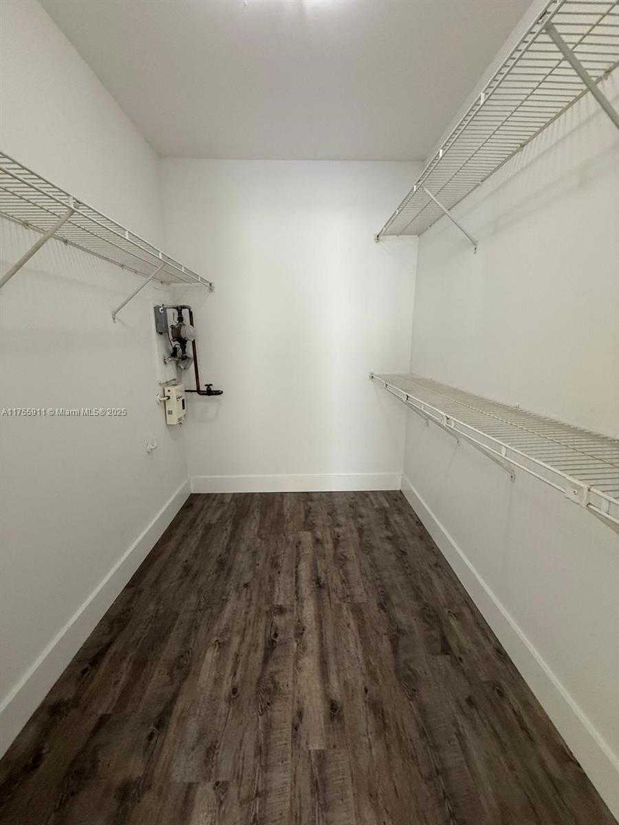Small Image of 8120 GENEVA CT #255, Doral Number 7
