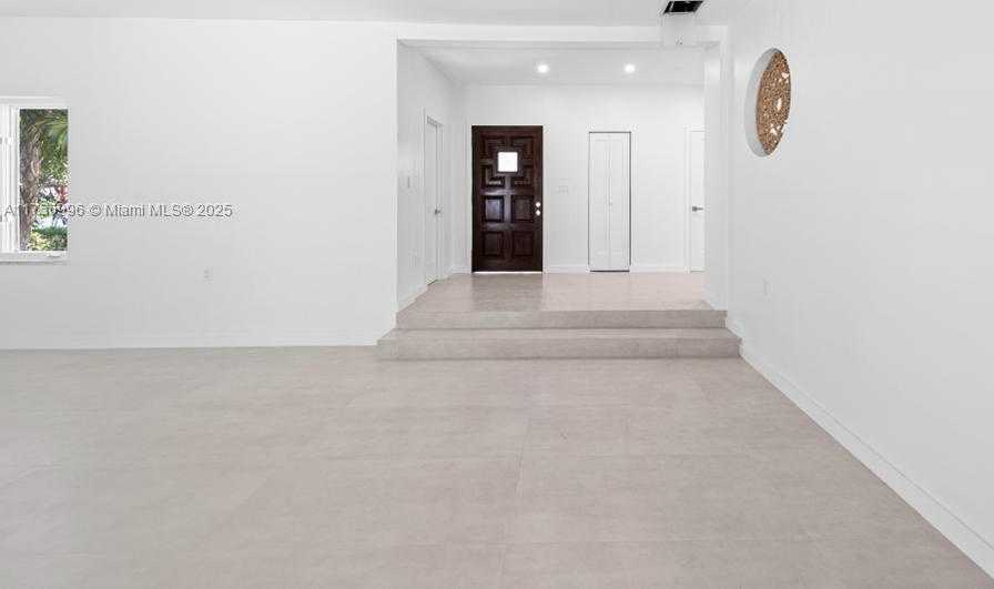 Small Image of 5661 PINE TREE DR, Miami Beach Number 14