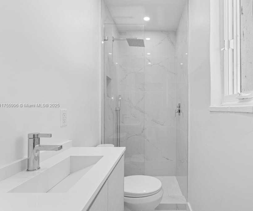 Small Image of 5661 PINE TREE DR, Miami Beach Number 25