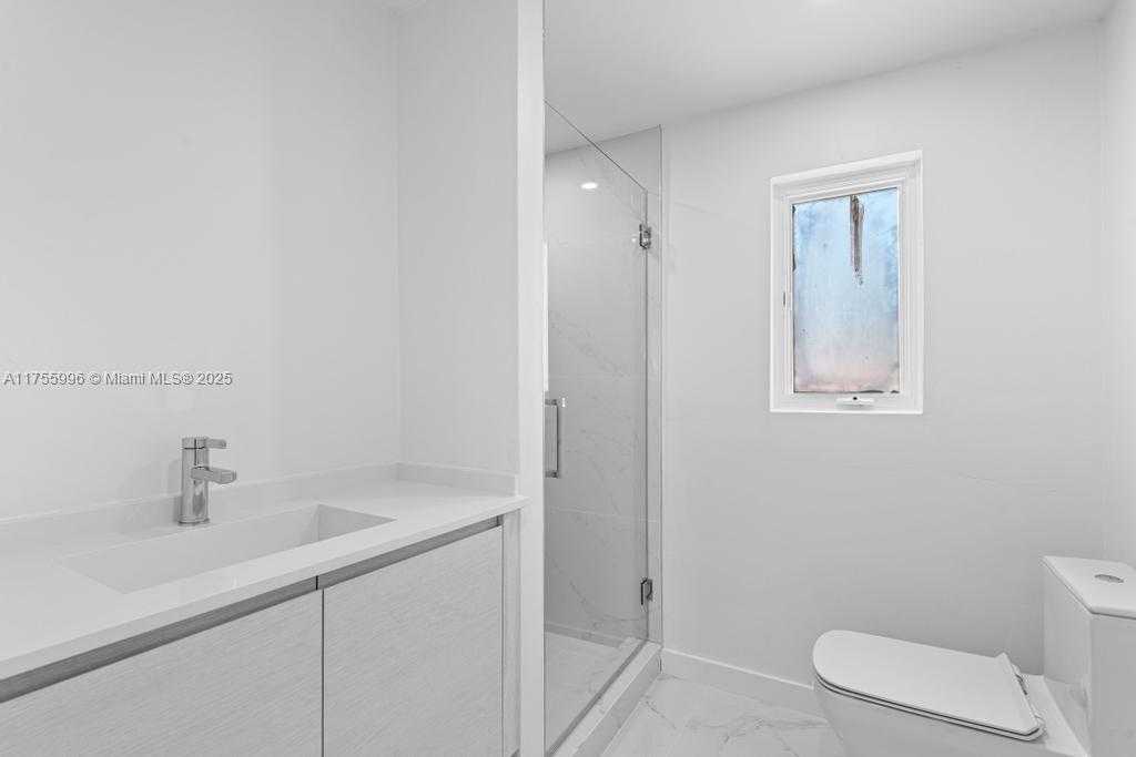 Small Image of 5661 PINE TREE DR, Miami Beach Number 28