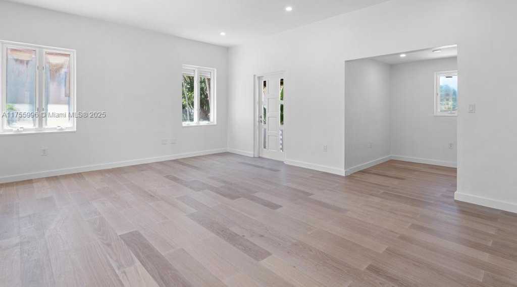 Small Image of 5661 PINE TREE DR, Miami Beach Number 29