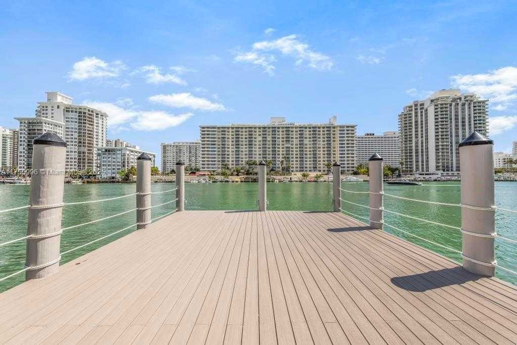 Small Image of 5661 PINE TREE DR, Miami Beach Number 35