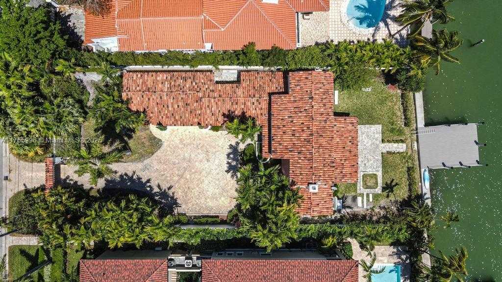 Small Image of 5661 PINE TREE DR, Miami Beach Number 42