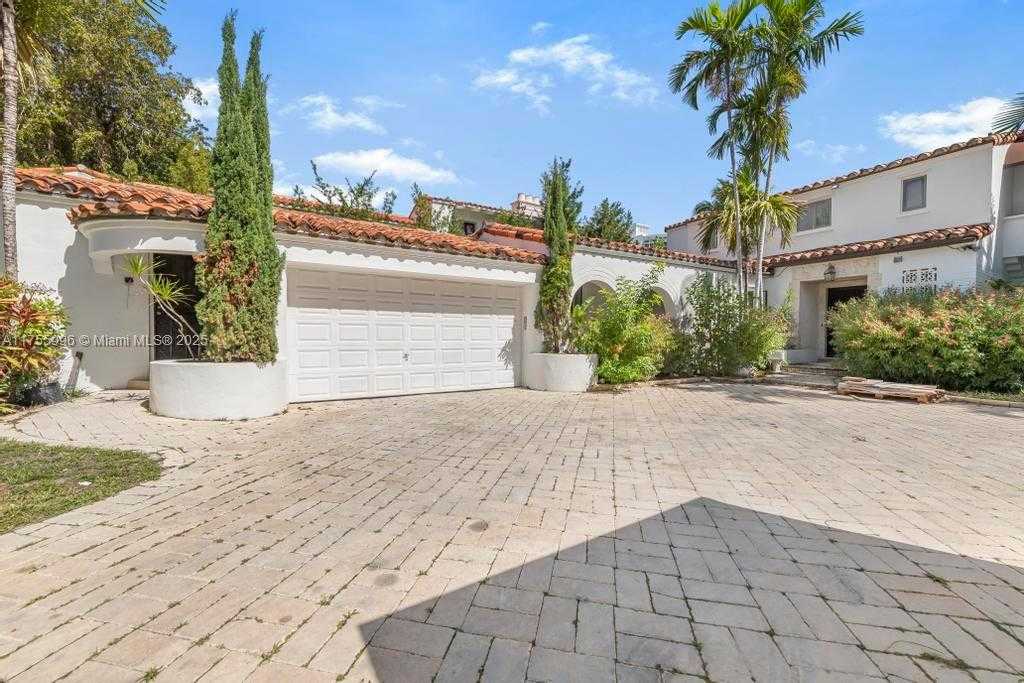Small Image of 5661 PINE TREE DR, Miami Beach Number 7