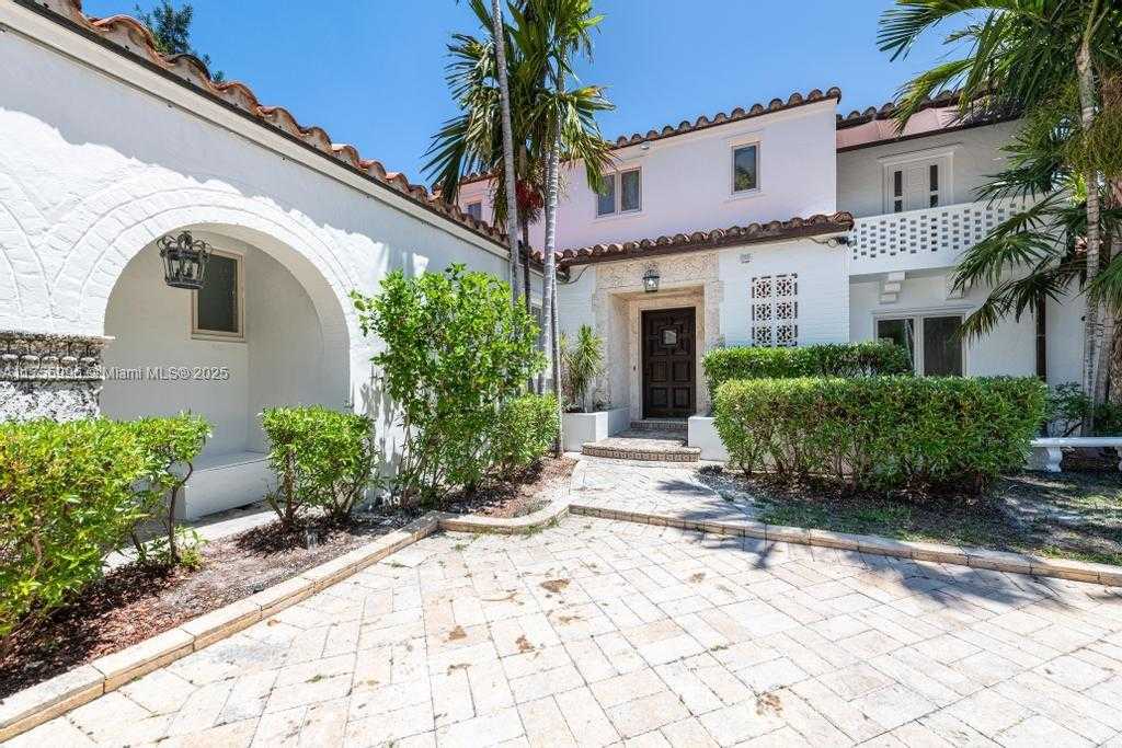 Small Image of 5661 PINE TREE DR, Miami Beach Number 8