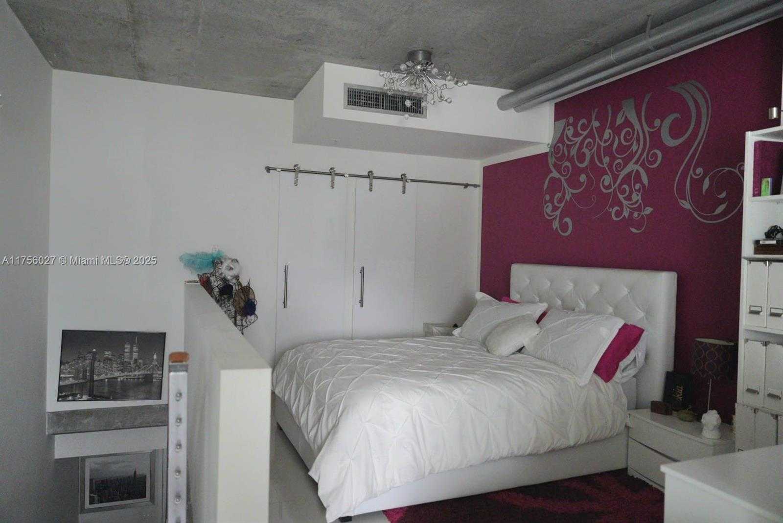 Small Image of 690 SOUTH WEST 1ST CT #1722, Miami Number 5