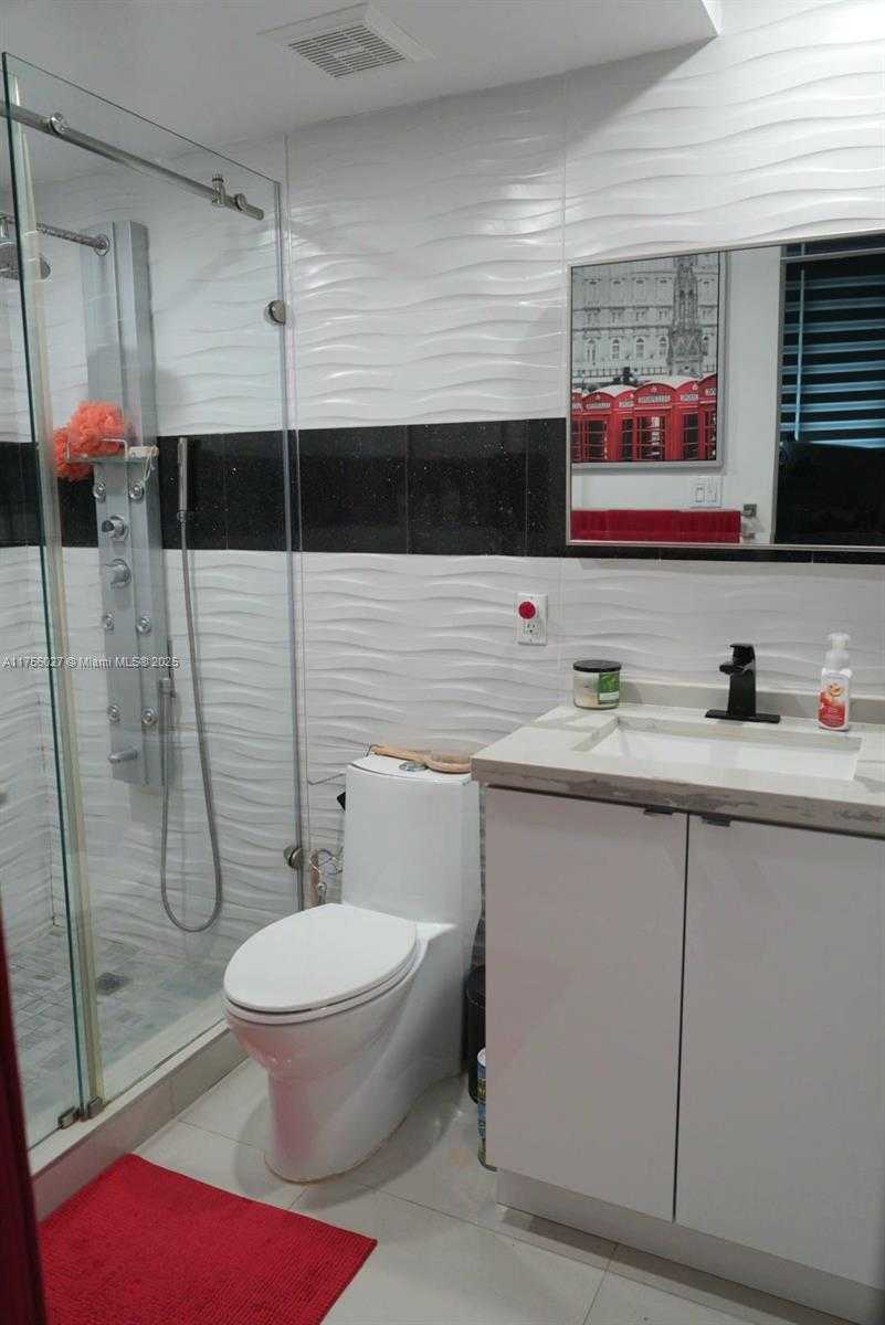 Small Image of 690 SOUTH WEST 1ST CT #1722, Miami Number 7