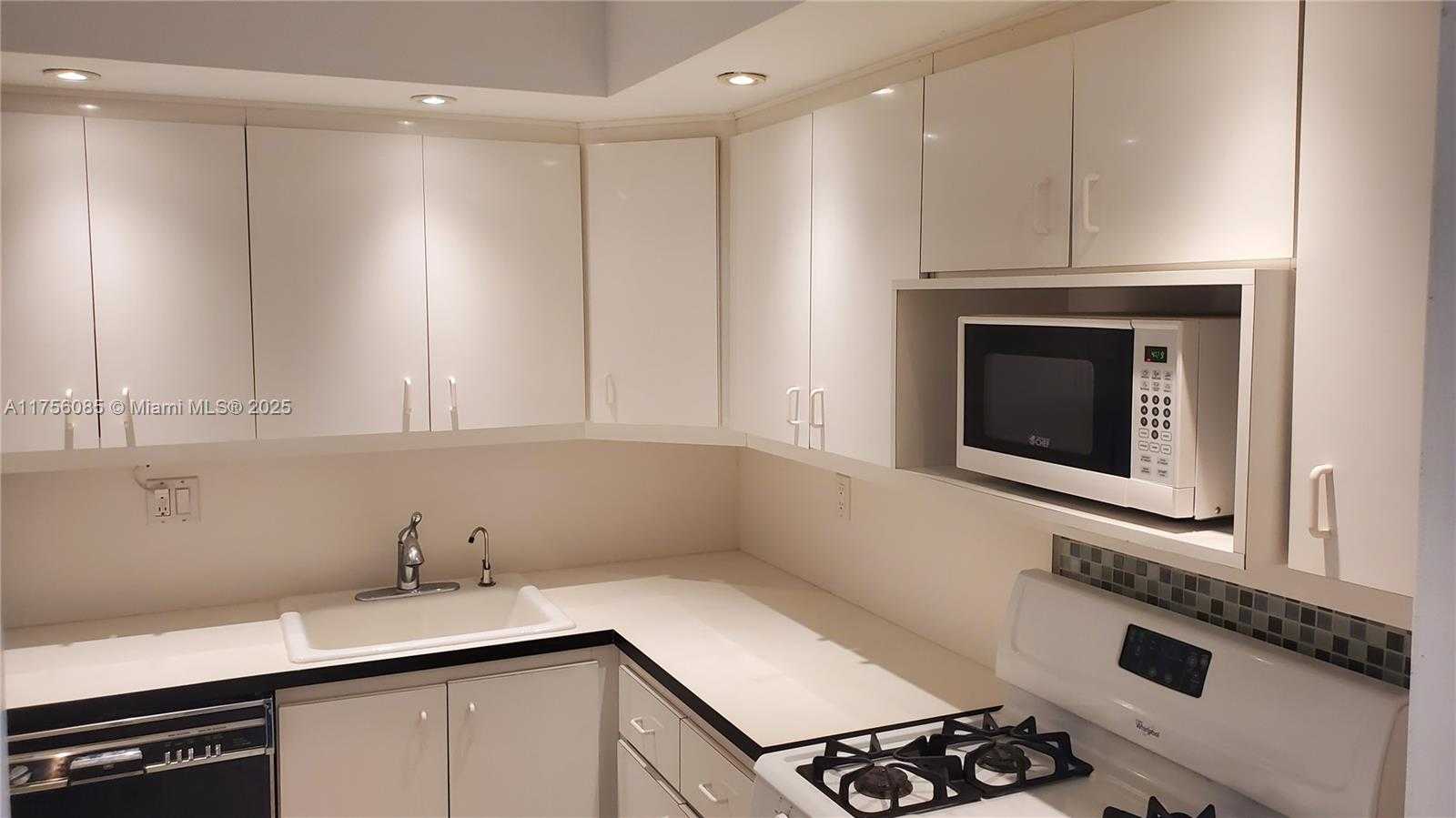 Small Image of 2030 SOUTH OCEAN DR #401, Hallandale Beach Number 5