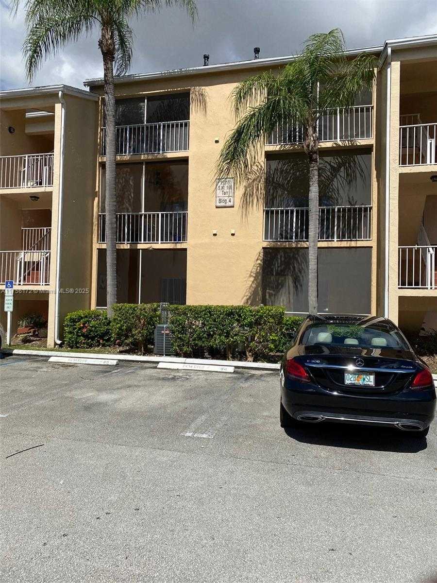 Small Image of 15315 SOUTH WEST 106TH TER #431, Miami Number 3