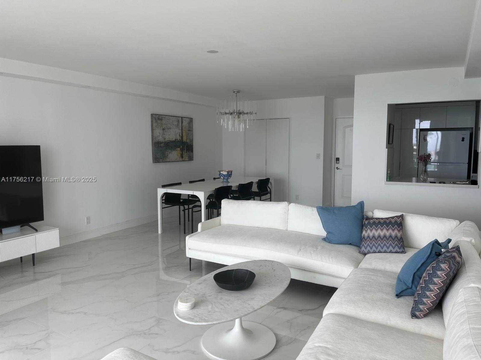 Small Image of 100 BAYVIEW DR #1006, Sunny Isles Beach Number 10